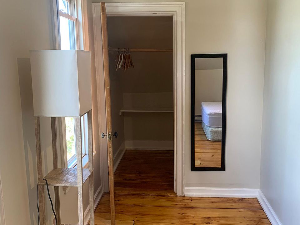 BR1 closet view