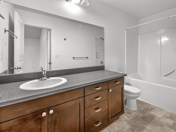 salem-oregon-2101567058 picture