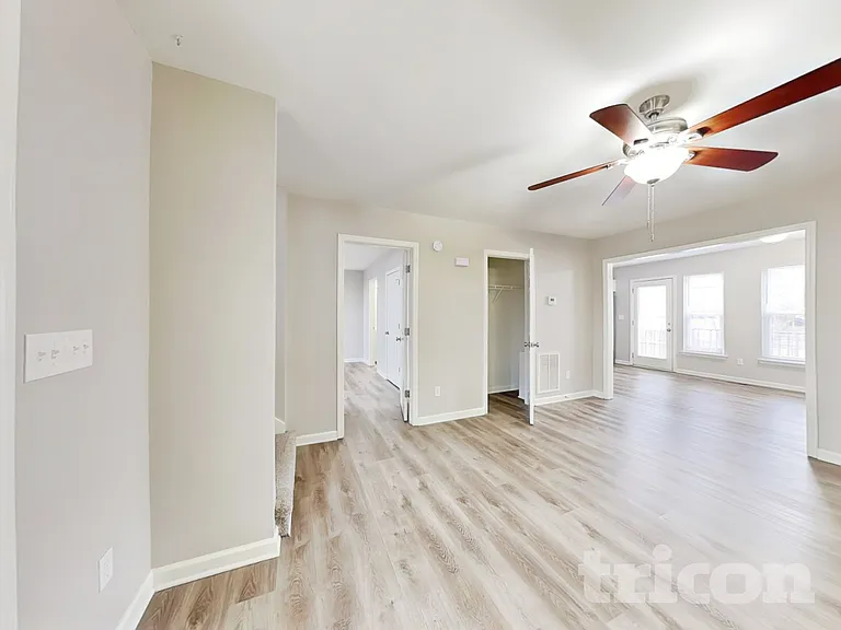 4900 Valley Trail Ct — Photo 3