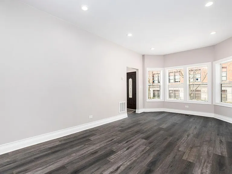 641 W 48th St #1 — Photo 6