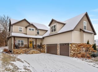 3121 Shakespeare Rd, Chaska, MN 55318