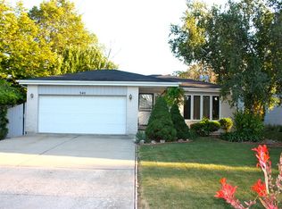 340 Oak Meadows Dr, Wood Dale, IL 60191