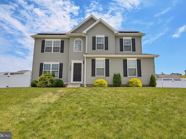 905 Ripple Dr, Hanover, PA 17331