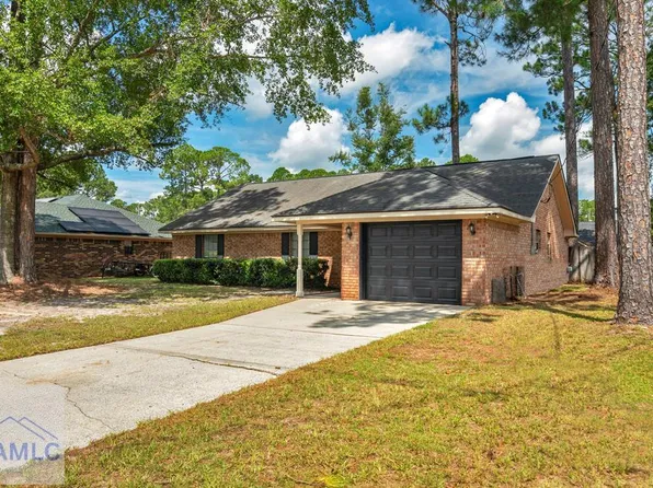 702 Friar Tuck Ln, Hinesville, GA 31313