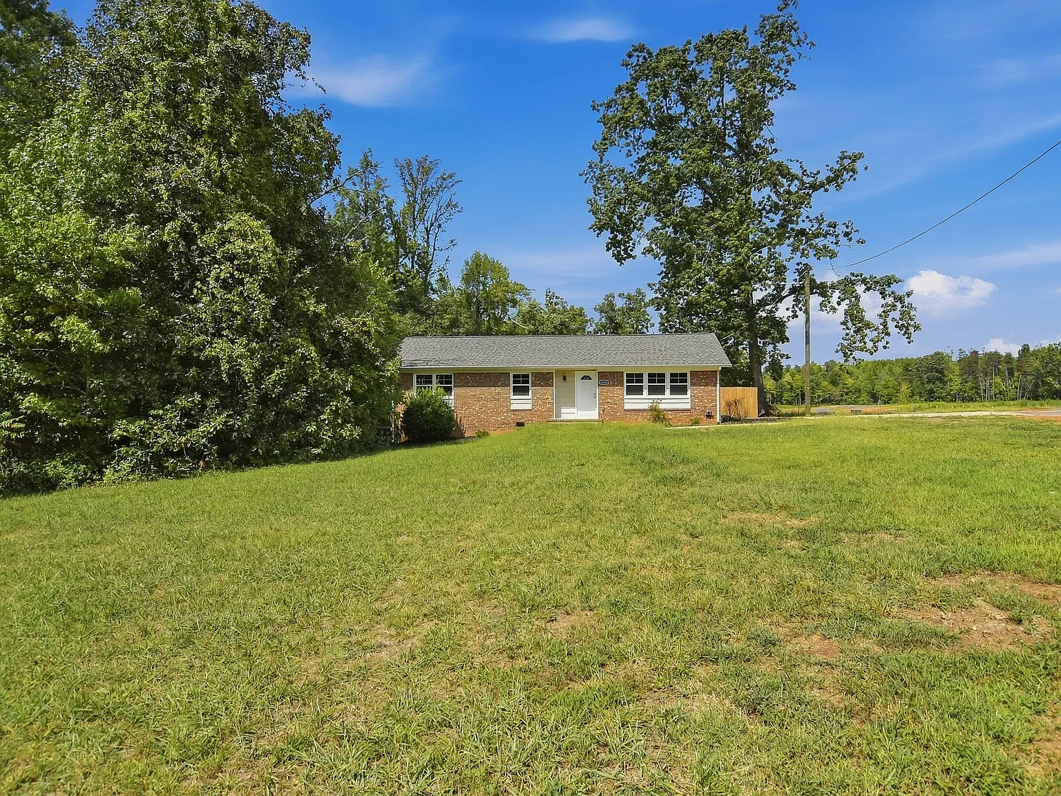 3 bed, 1233 sqft, $1,775 — Photo 2