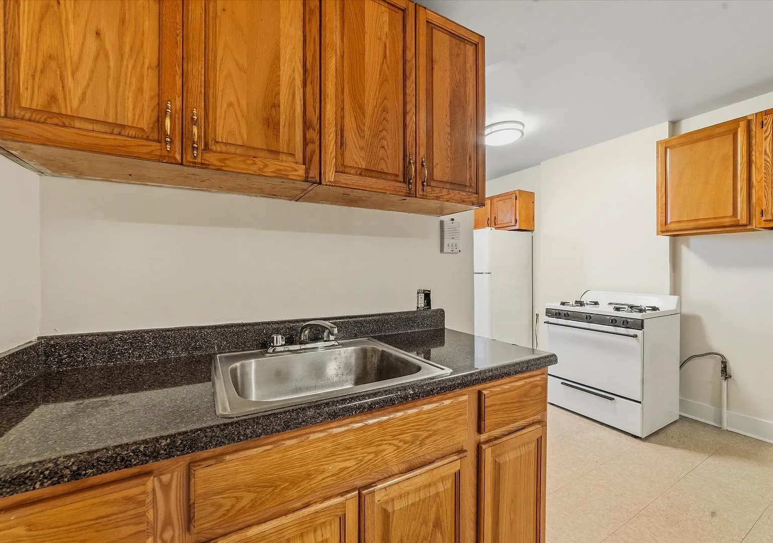 158 Willow St - 4B — Photo 3