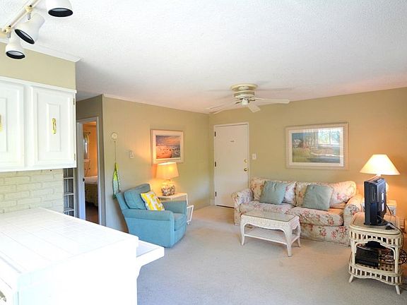 2nd image of 72 Sussex St #5