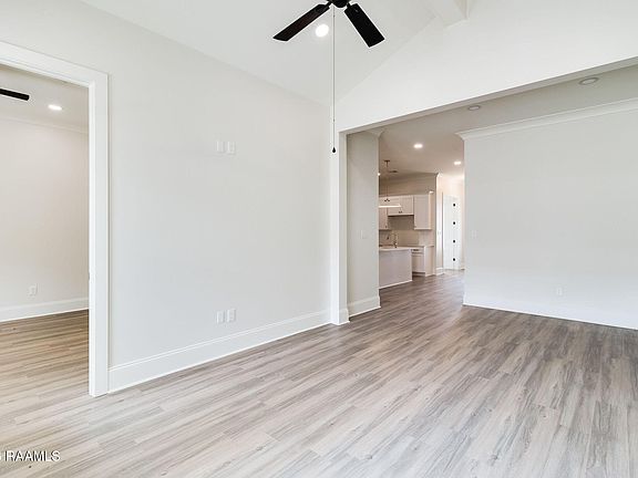 3rd image of 109 Perth Pl