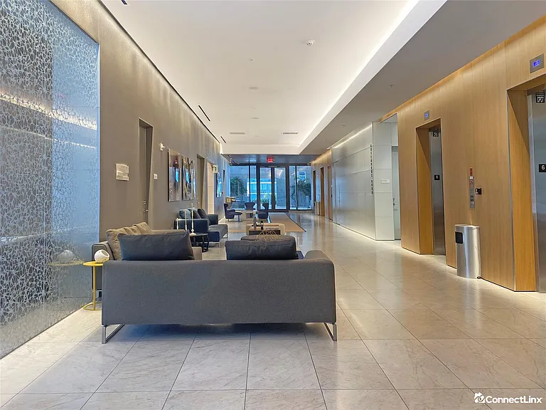 88 SW 7th St #1709 — Photo 3