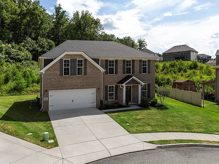 2107 Kangaroo Ln — Photo 2
