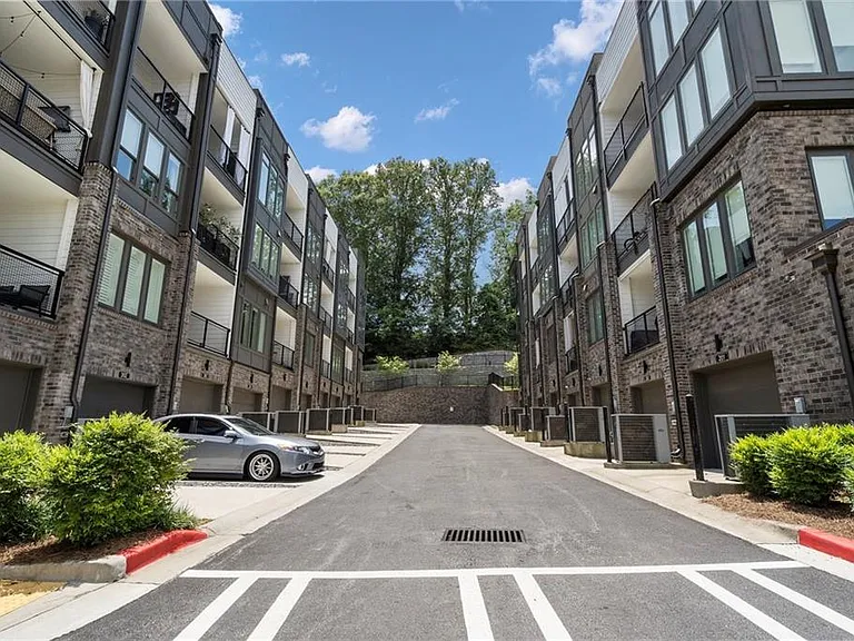 371 Pratt Dr SE #207 — Photo 41