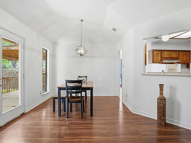 306 Woodstone Dr — Photo 23
