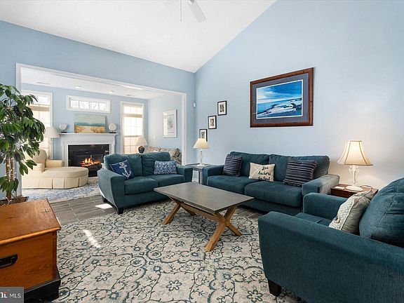 3rd image of 110 Lakeview Dr #162