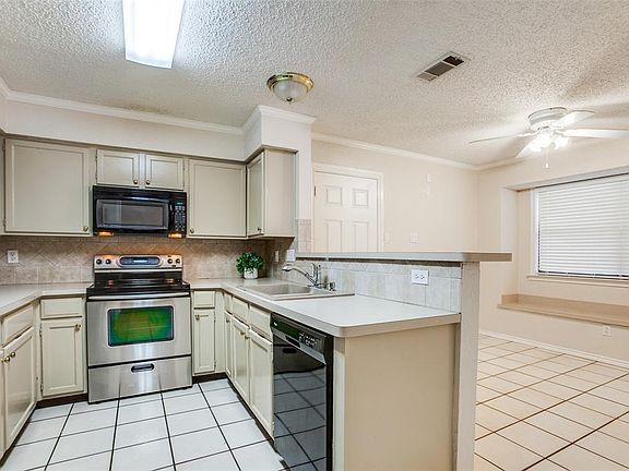 4th image of 3122 Meadowood Dr