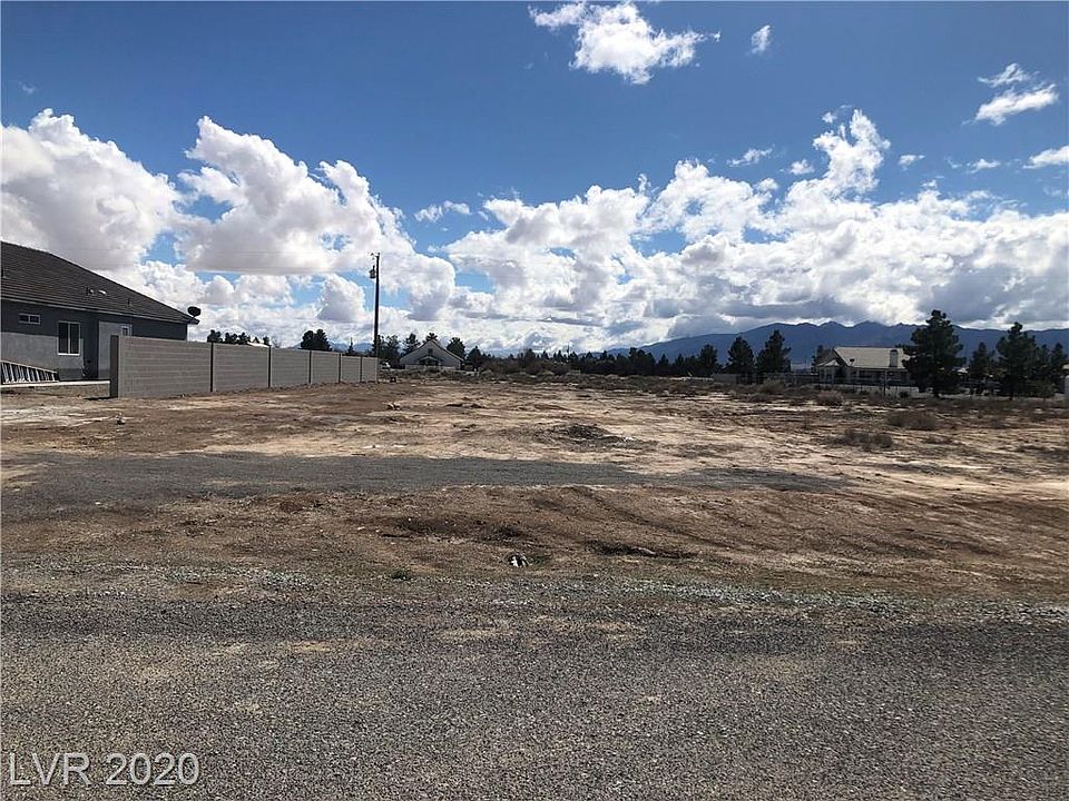 1st image of 321 Blackhorn St