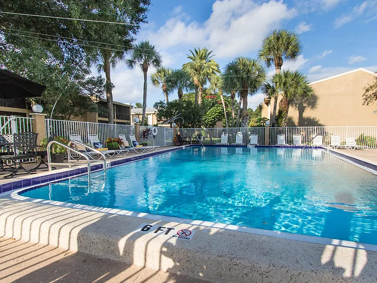 Silver Palms Apartments — Photo 16