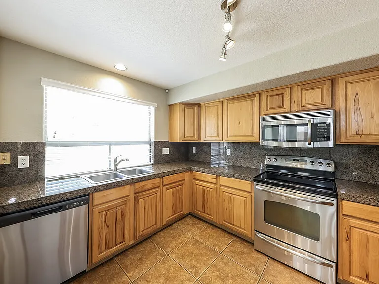 2319 W Running Deer Trl — Photo 8