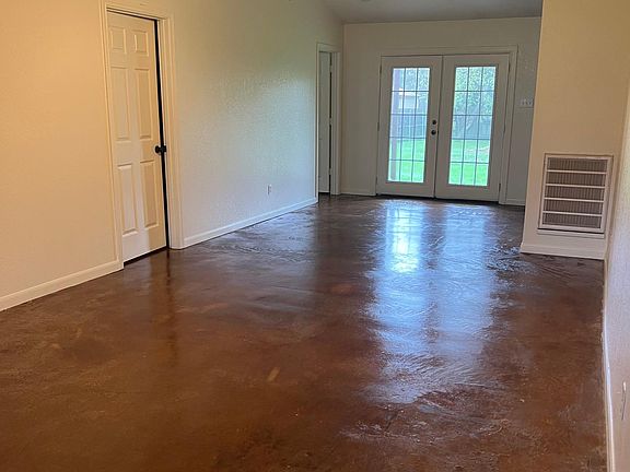 4th image of 15614 Oak Grove Dr