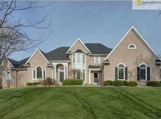 18600 Roe Ave, Stilwell, KS 66085