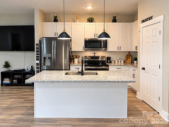 4th image of 1346 39th Street Cir SW