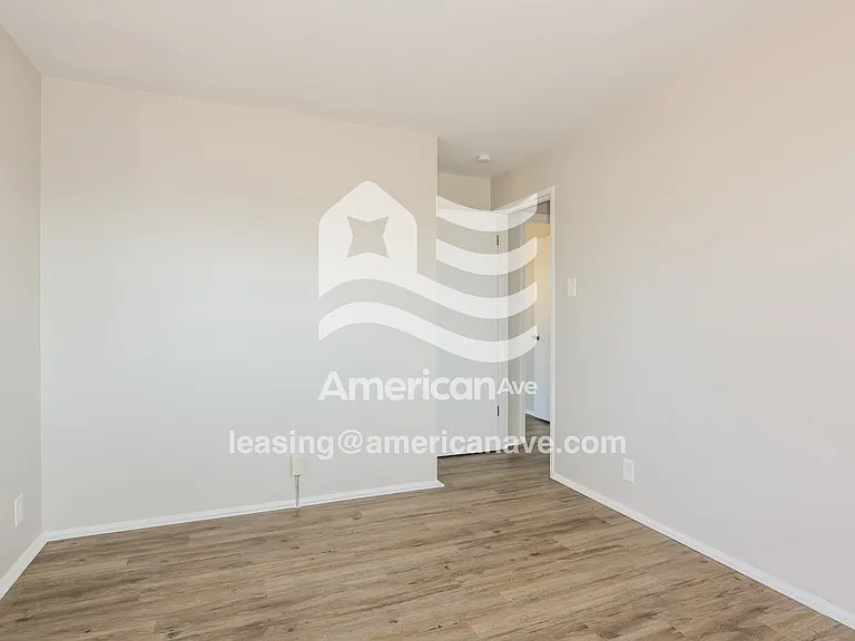 526619_011_wm_-_bedroom_13529452.jpg