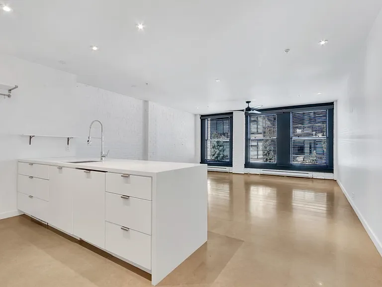 53 Hastings St W #604 — Photo 1