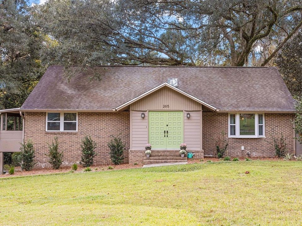 1st image of 2615 Royal Oaks Dr