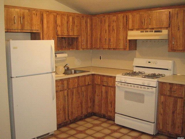 1st image of 190 Bayville Ave APT 3