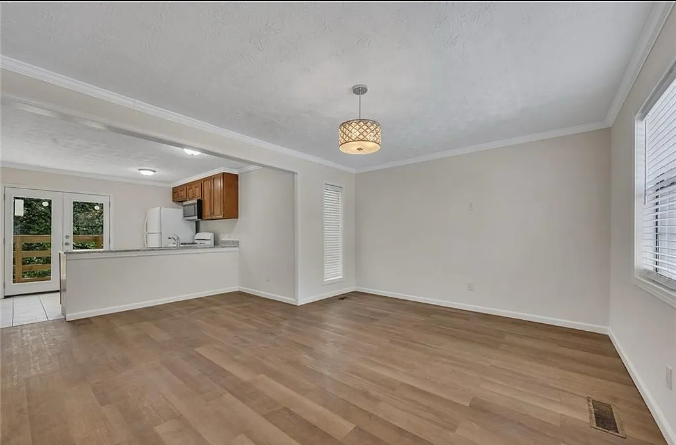 6991 Flagstone Dr — Photo 3