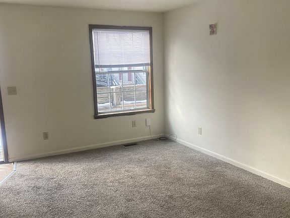 4th image of 400 W College St #2