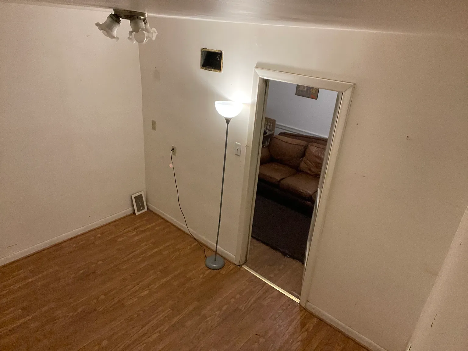 6 bed, 2.5 bath, 2900 sqft, $550 — Photo 2