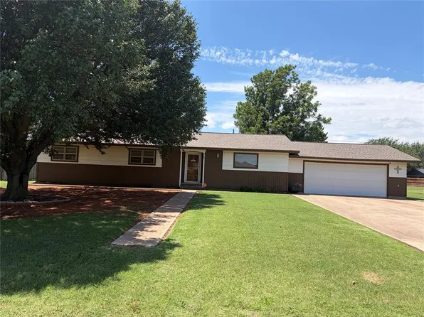 703 S 7th St, Canute, OK 73626