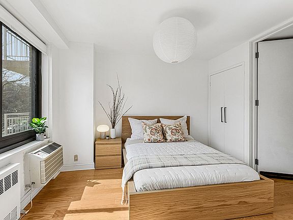 4th image of 195 Willoughby Ave APT 305