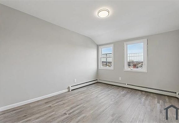 4th image of 240 Broadway #5