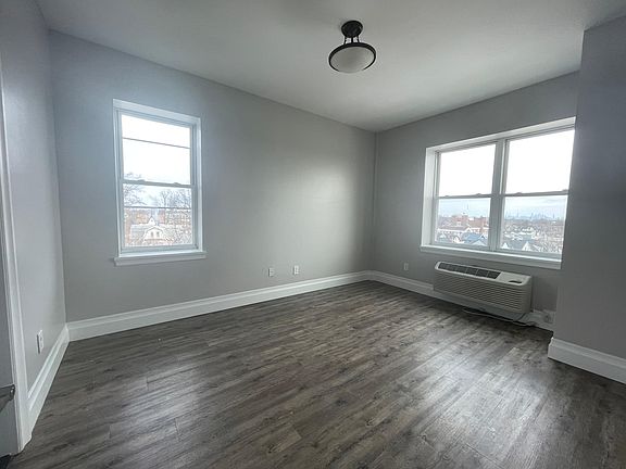 3rd image of 105 N Grove St #56E