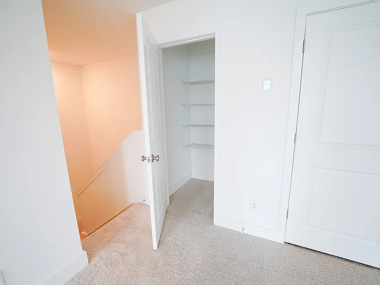 128 Kingswood Cir — Photo 35