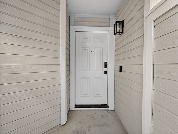 4th image of 1133 Sandy Creek Dr