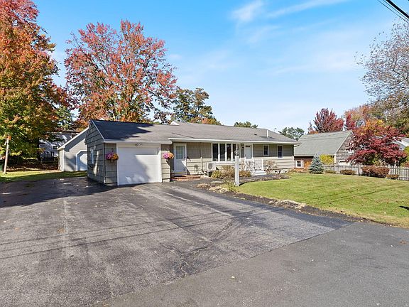 2nd image of 4 Ardora Circle