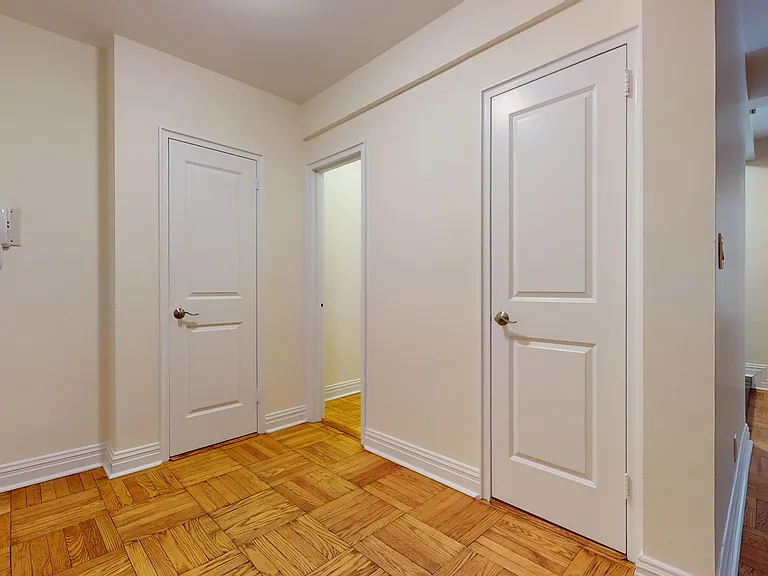 141 E 56th St #4J — Photo 7