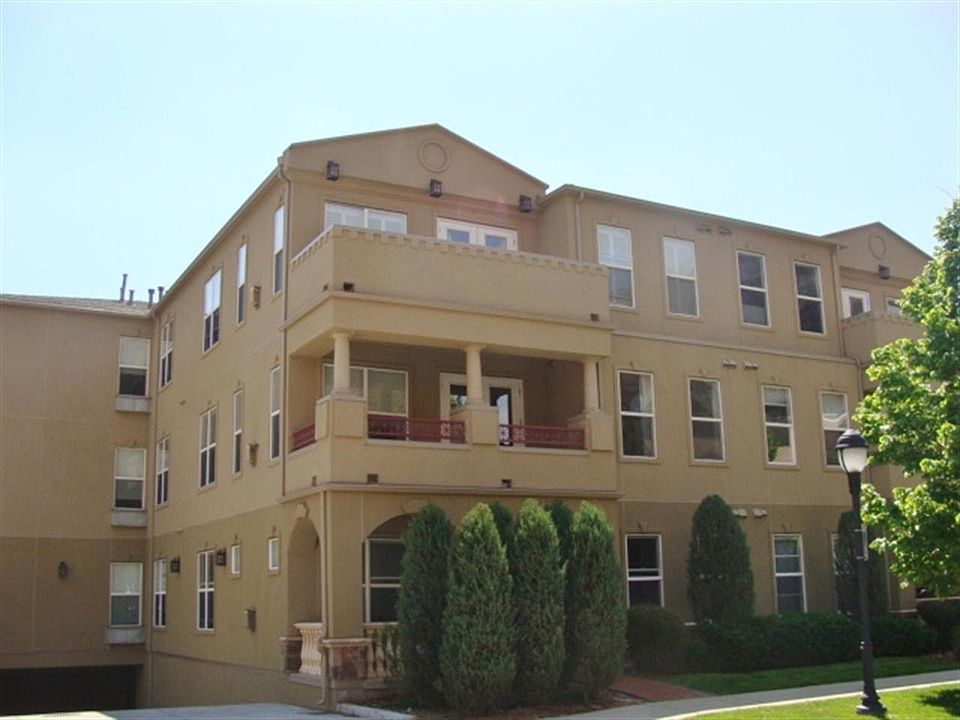 3rd floor end unit!