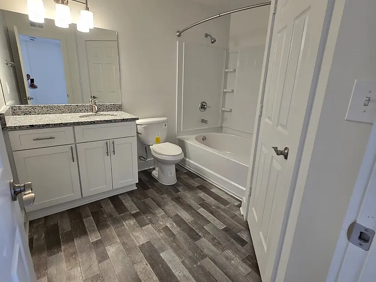 Wesley St. Claire Apartments at Lawrenceville — Photo 98