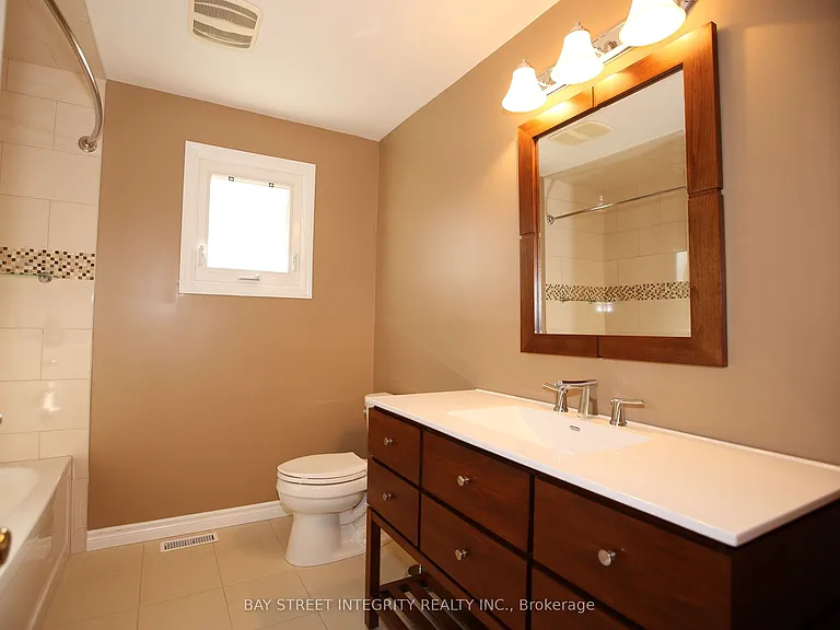 1906 Stoneybrook Ct — Photo 11