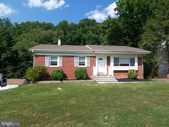 2nd image of 1609 Honeysuckle Dr