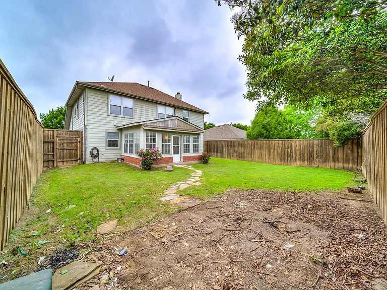 812 Sussex Dr — Photo 17