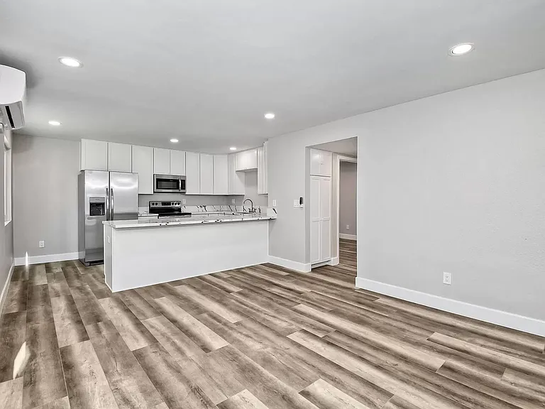 5430 Lauretta St — Photo 8