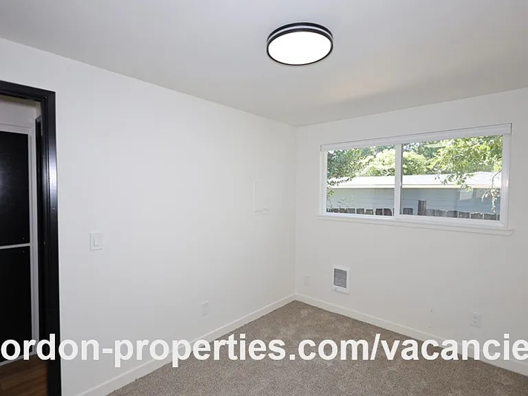 8960 SE Tolbert St #2 — Photo 22