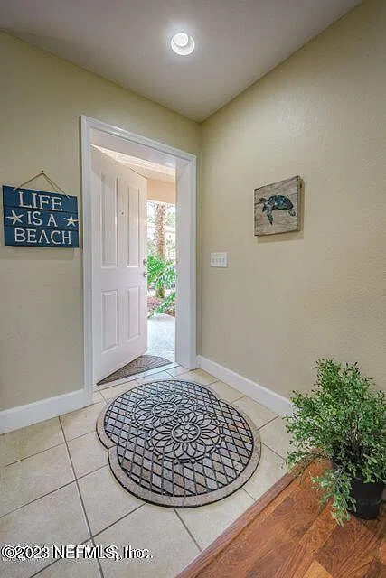 3 bed, 2.0 bath, 1262 sqft, $1,895 — Photo 3