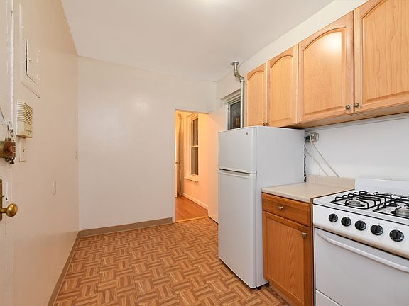 4th image of 540 W 47th St #X