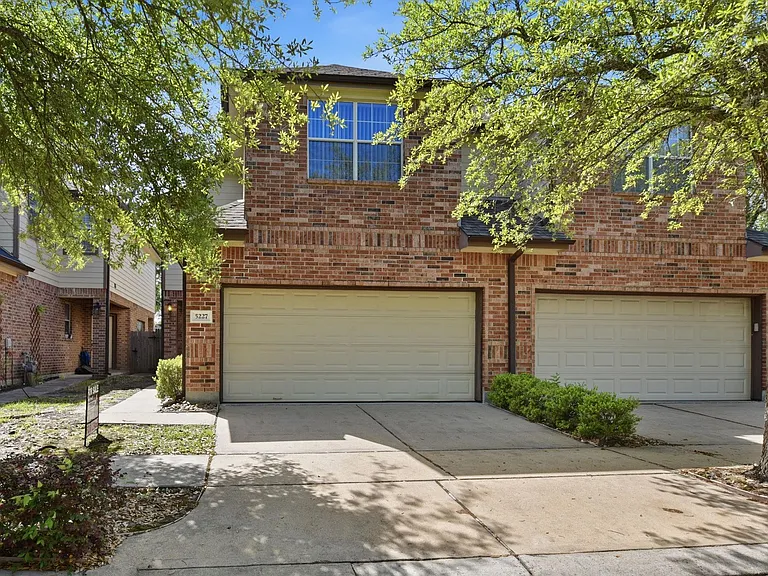 5227 Brinkman Ct — Photo 3