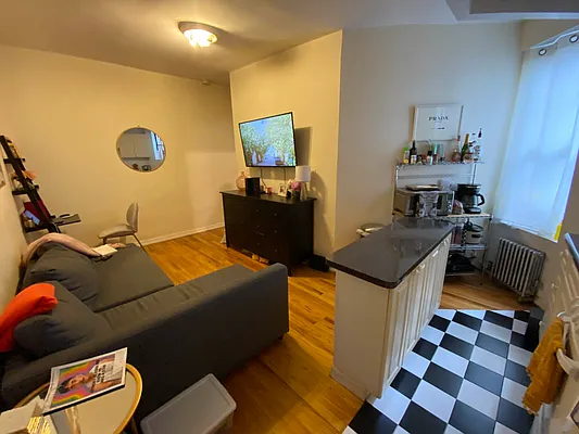 Rented by City Connections Realty | media 7